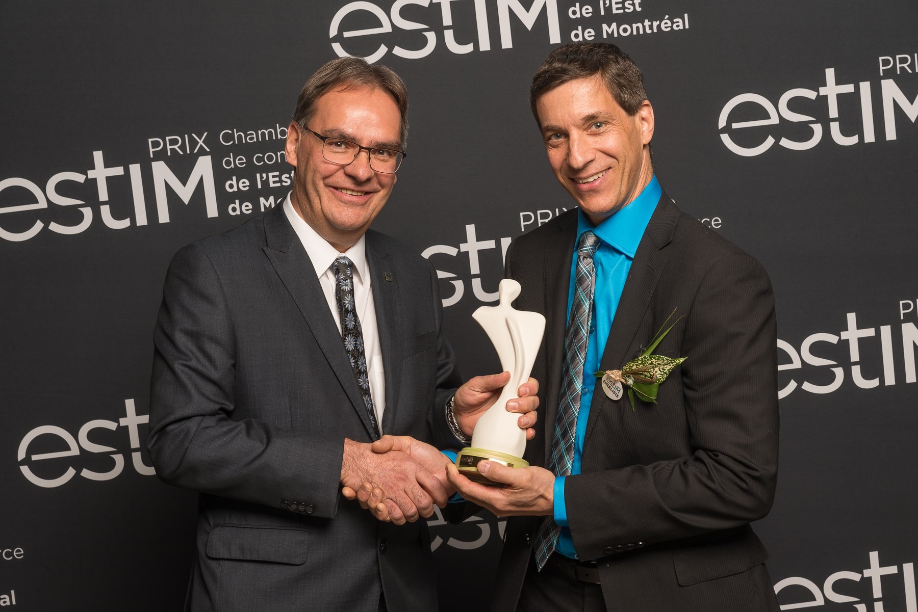 President Lloyd from Tripar accepts The Prix Estim 2017 Award for Best Exporter